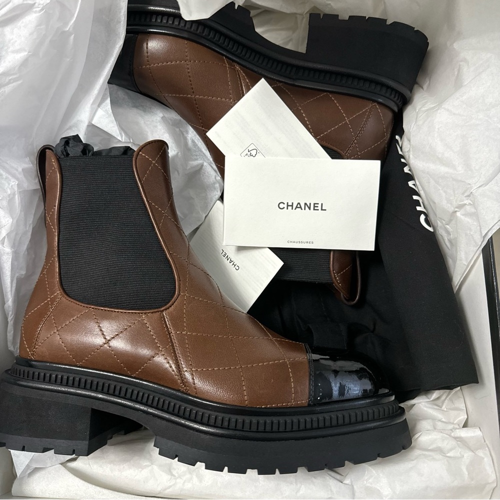 Chanel ankle boots NWT stylish color and shiny fronts - Picture 14 of 14